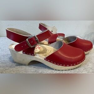 AM-Toffeln Red Leather Swedish Wooden Clog Sandals Peep Toe EU 36 (Fits US 6)